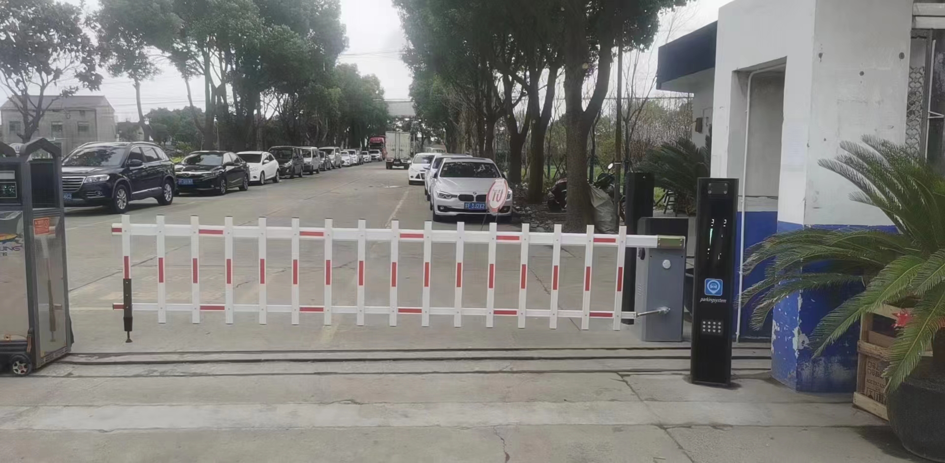 立柱车牌识别+栅栏道闸